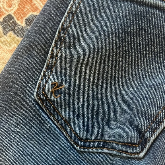 NEVER WORN Kut From The Kloth jeans! Skinny high ride distressed button front. - Picture 11 of 12